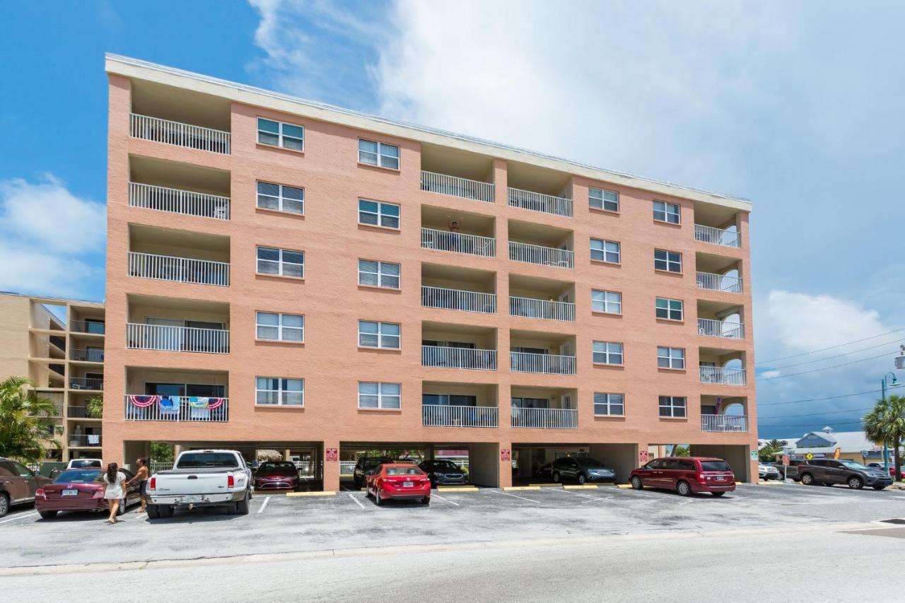 401 Beach Place Condos St. Pete Beach Exterior photo
