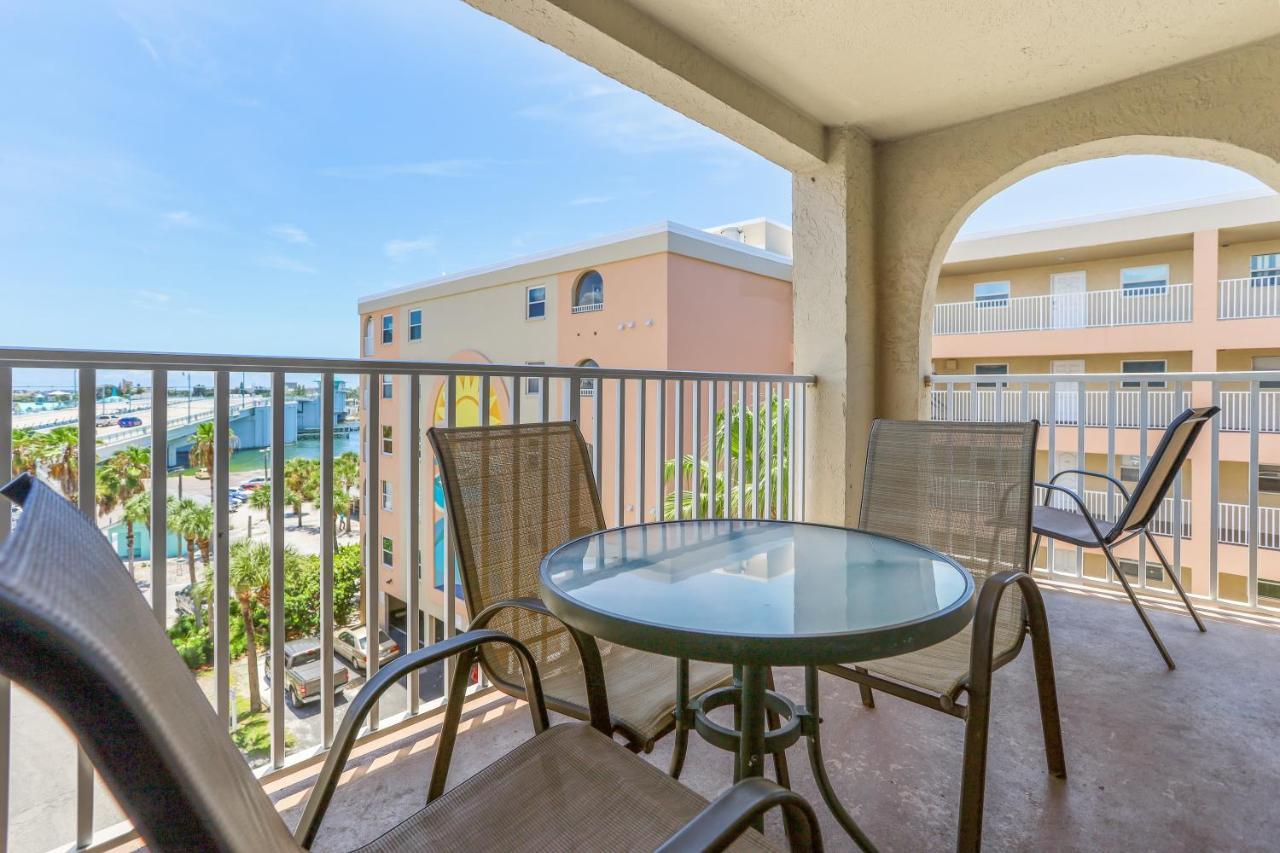 401 Beach Place Condos St. Pete Beach Exterior photo