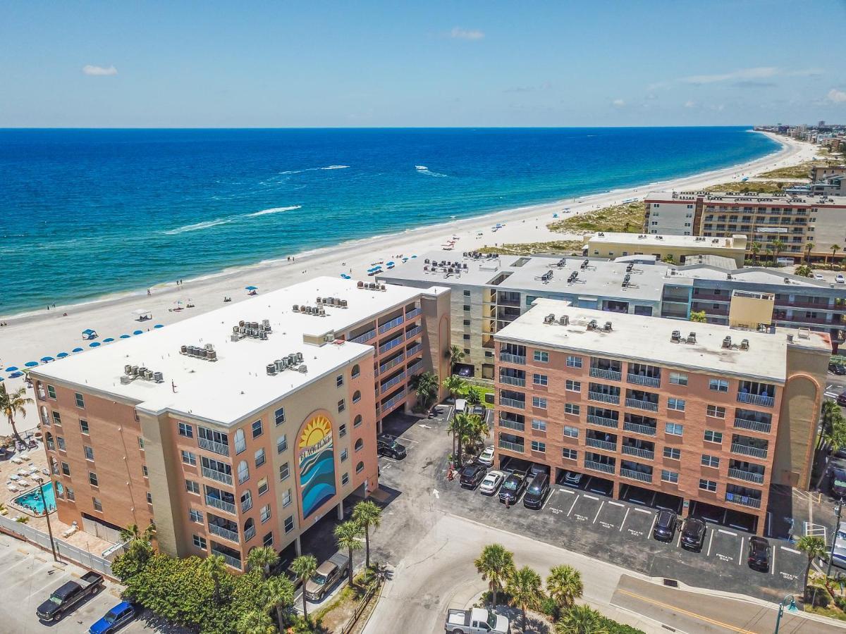 401 Beach Place Condos St. Pete Beach Exterior photo